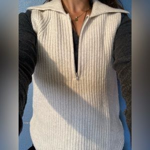 Natura cable-knitted vest in cream